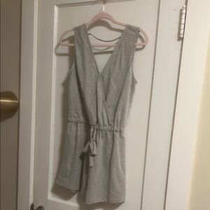 Sleeveless Gray V-Neck Romper with Tie Waist